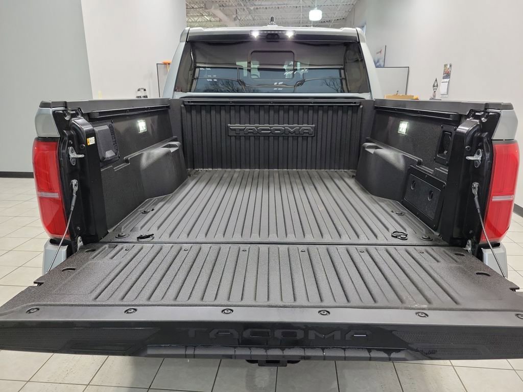 Used 2025 Toyota Tacoma Limited image 7