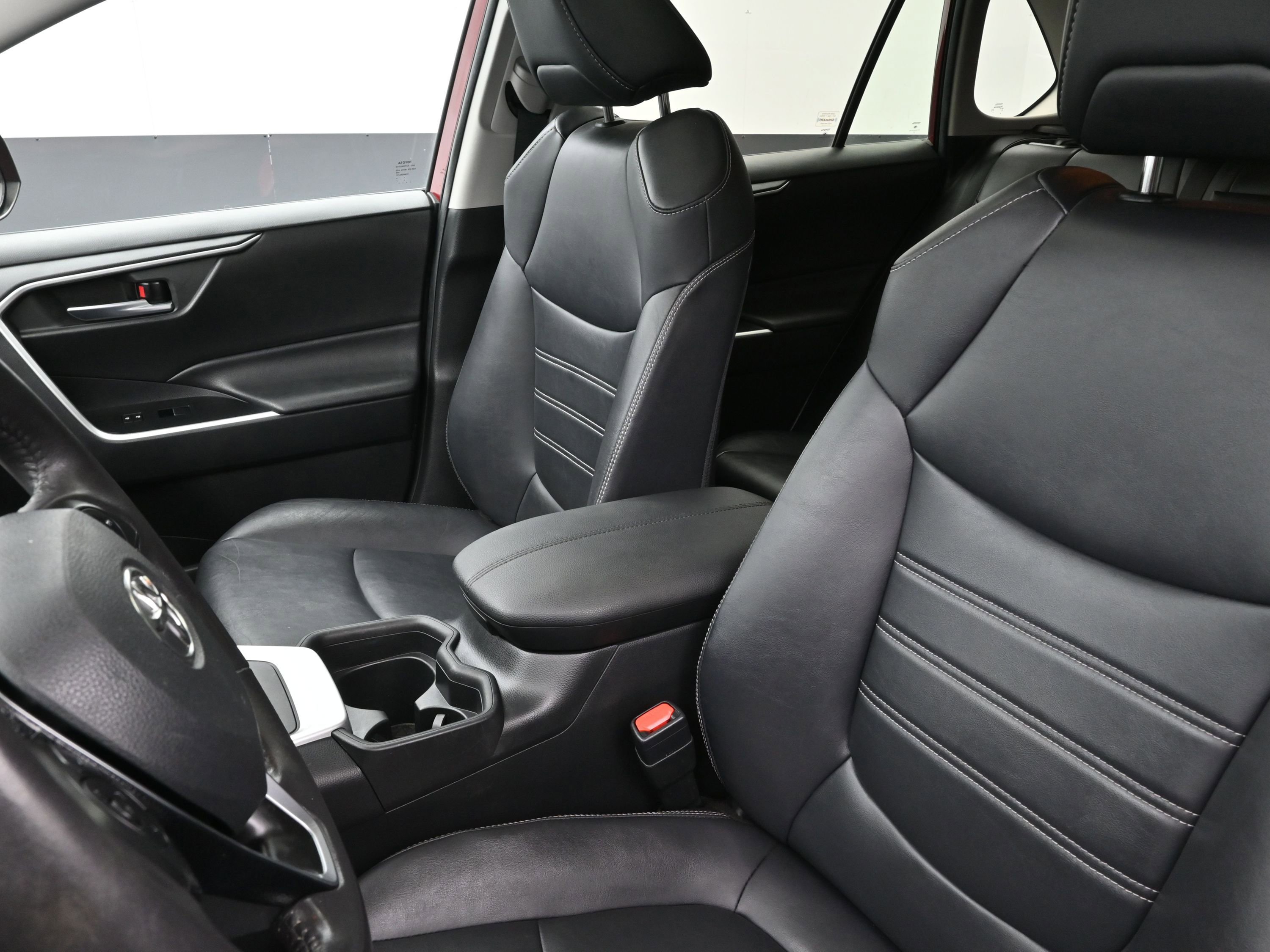 Used 2021 Toyota RAV4 XLE Premium image 11