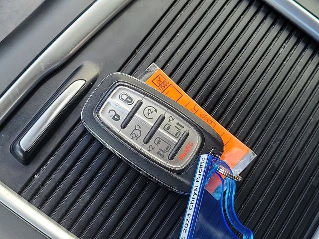 Used 2023 Chrysler Pacifica Touring-L FWD image 31