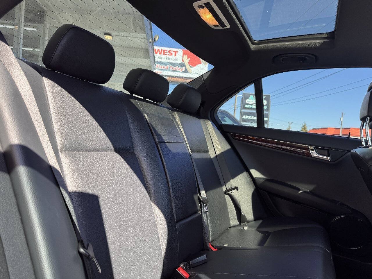 Used 2010 Mercedes-Benz C 300 Sedan image 19