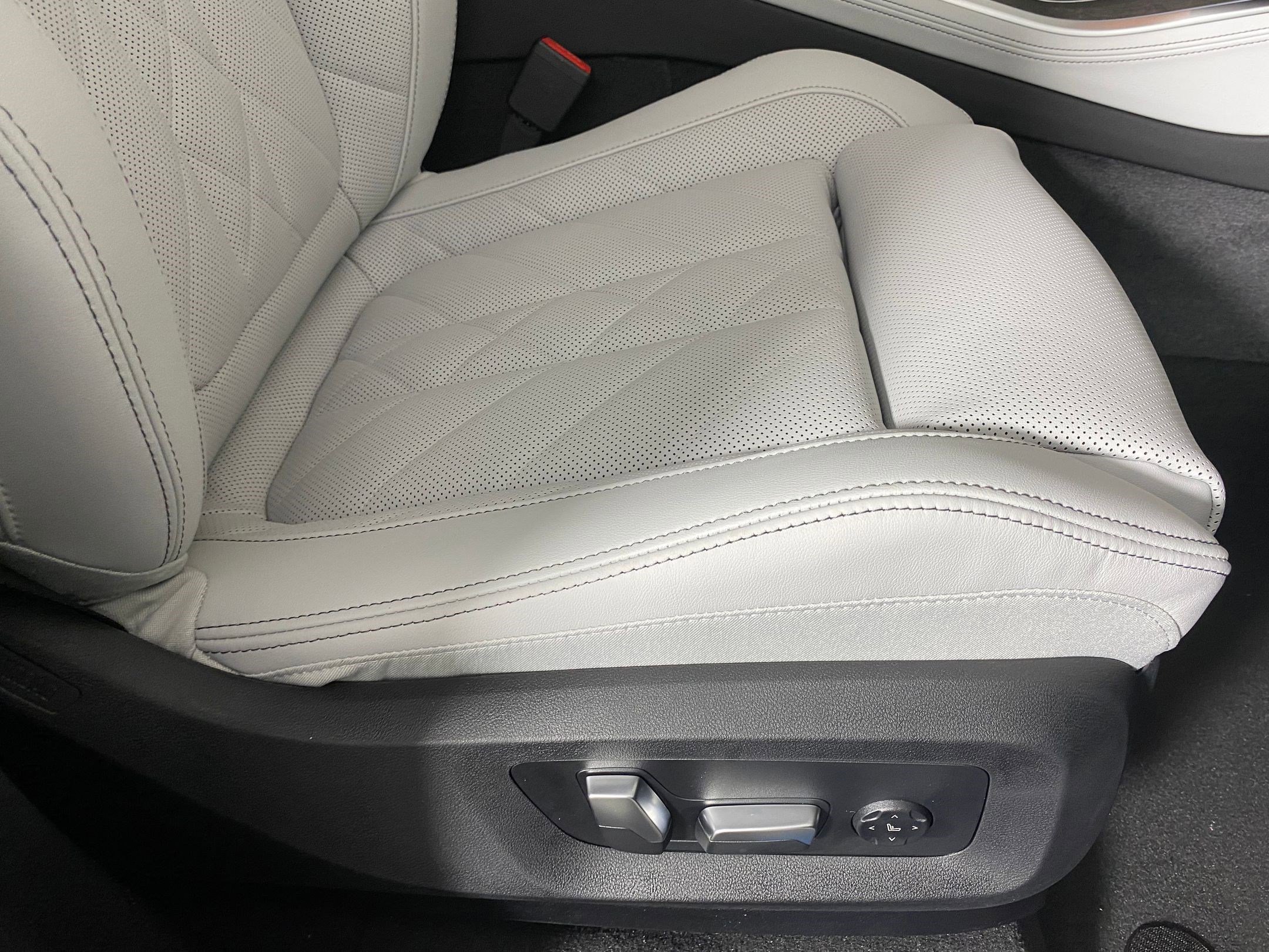 Used 2026 BMW X5 sDrive40i w/ Premium Package image 32