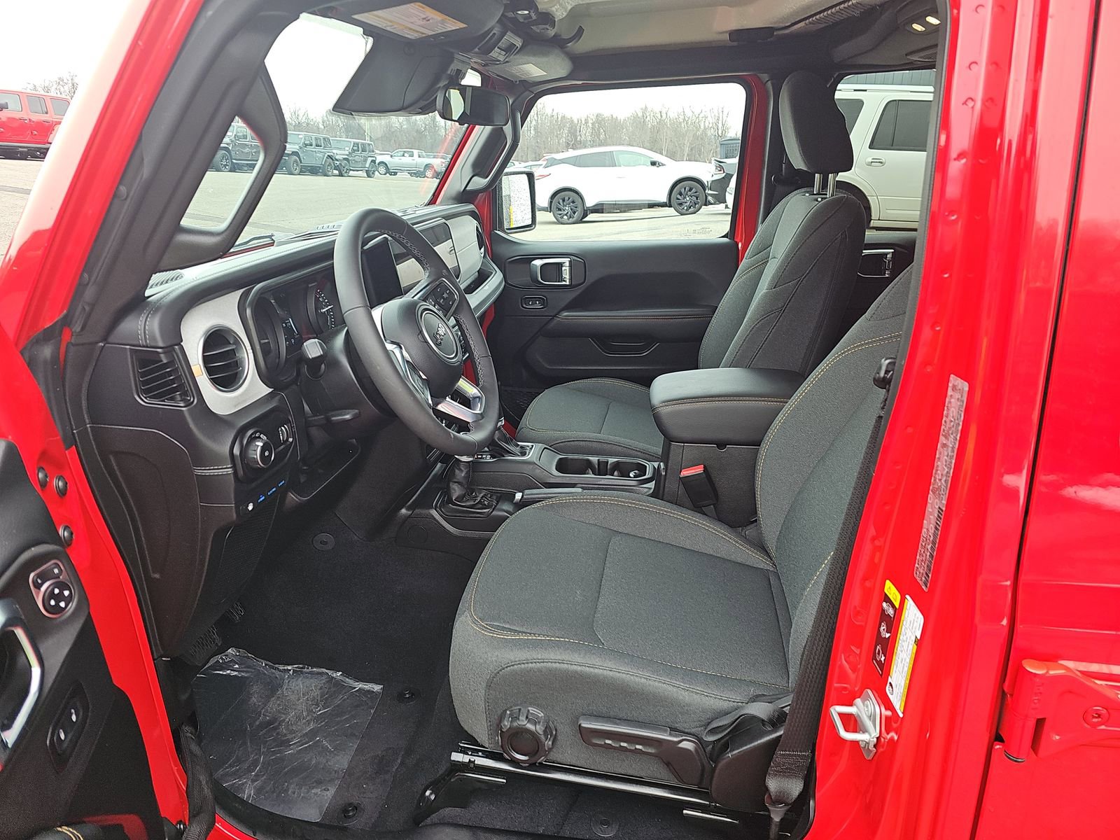 Used 2025 Jeep Wrangler Unlimited Sahara AWD/4WD image 7