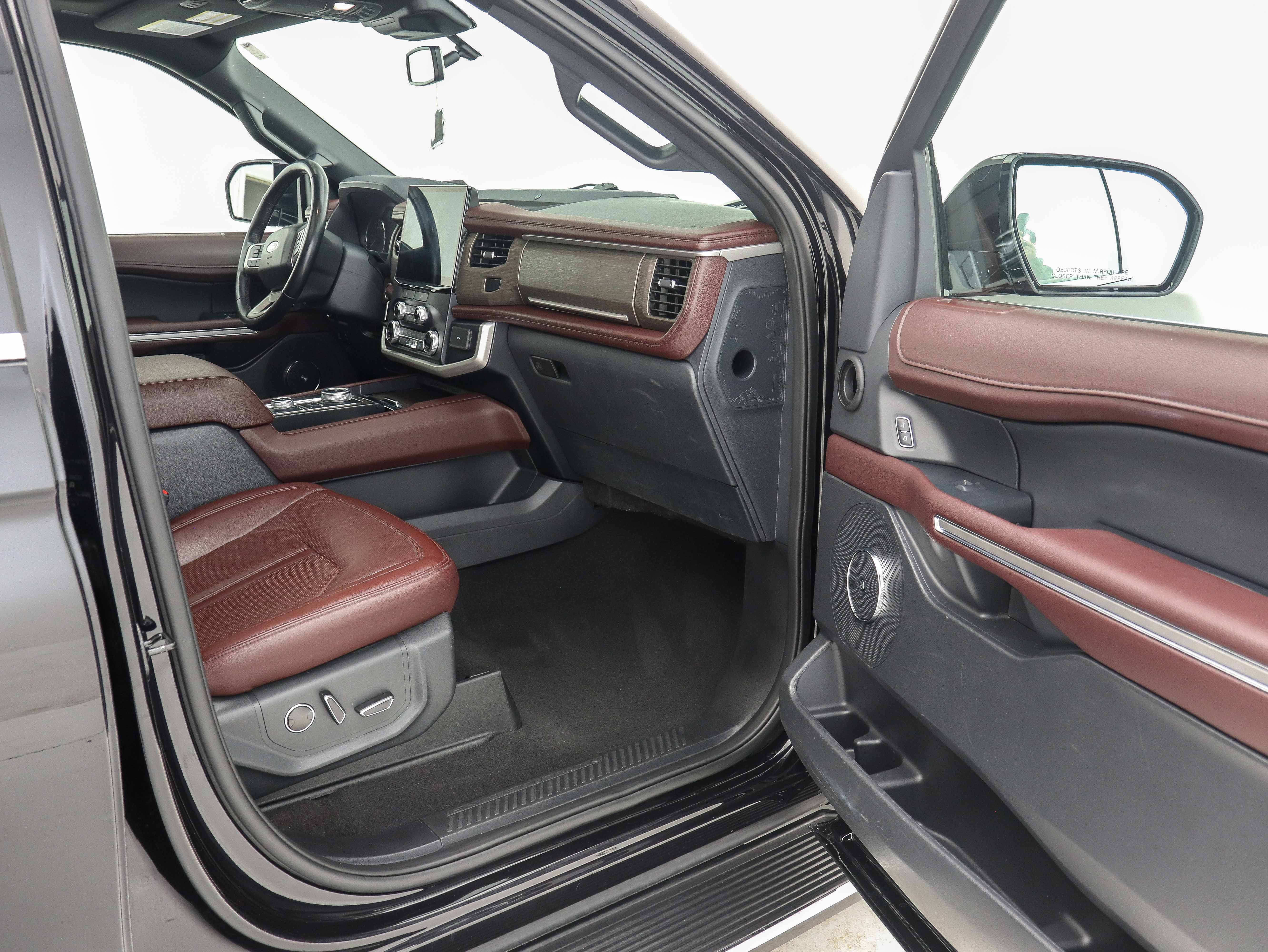 Used 2023 Ford Expedition Limited image 18