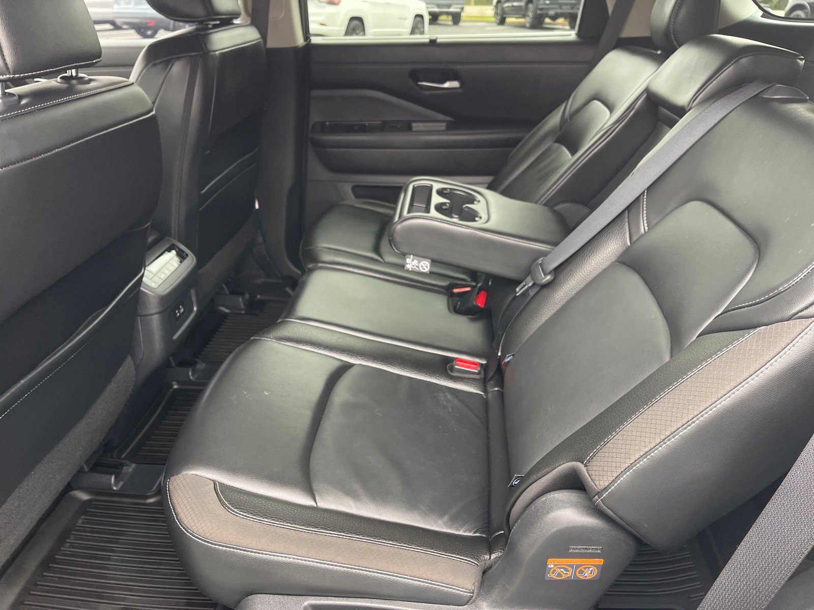Used 2023 Nissan Pathfinder SL w/ Black Appearance Package image 11