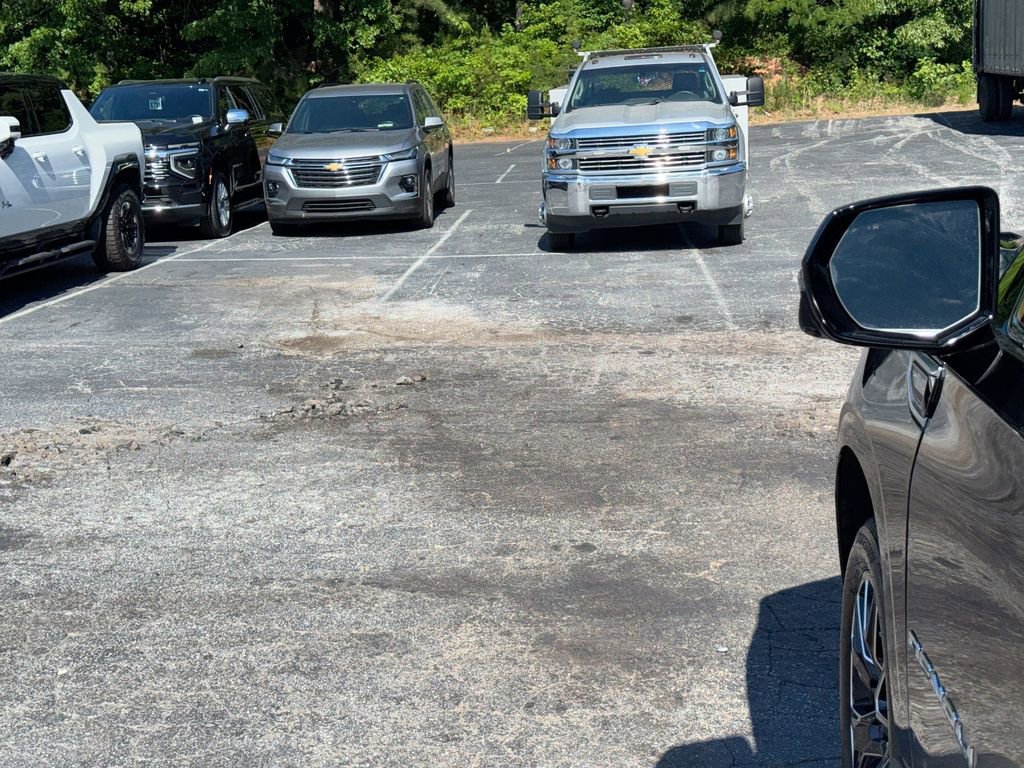 Used 2024 GMC Yukon XL Denali RWD image 11