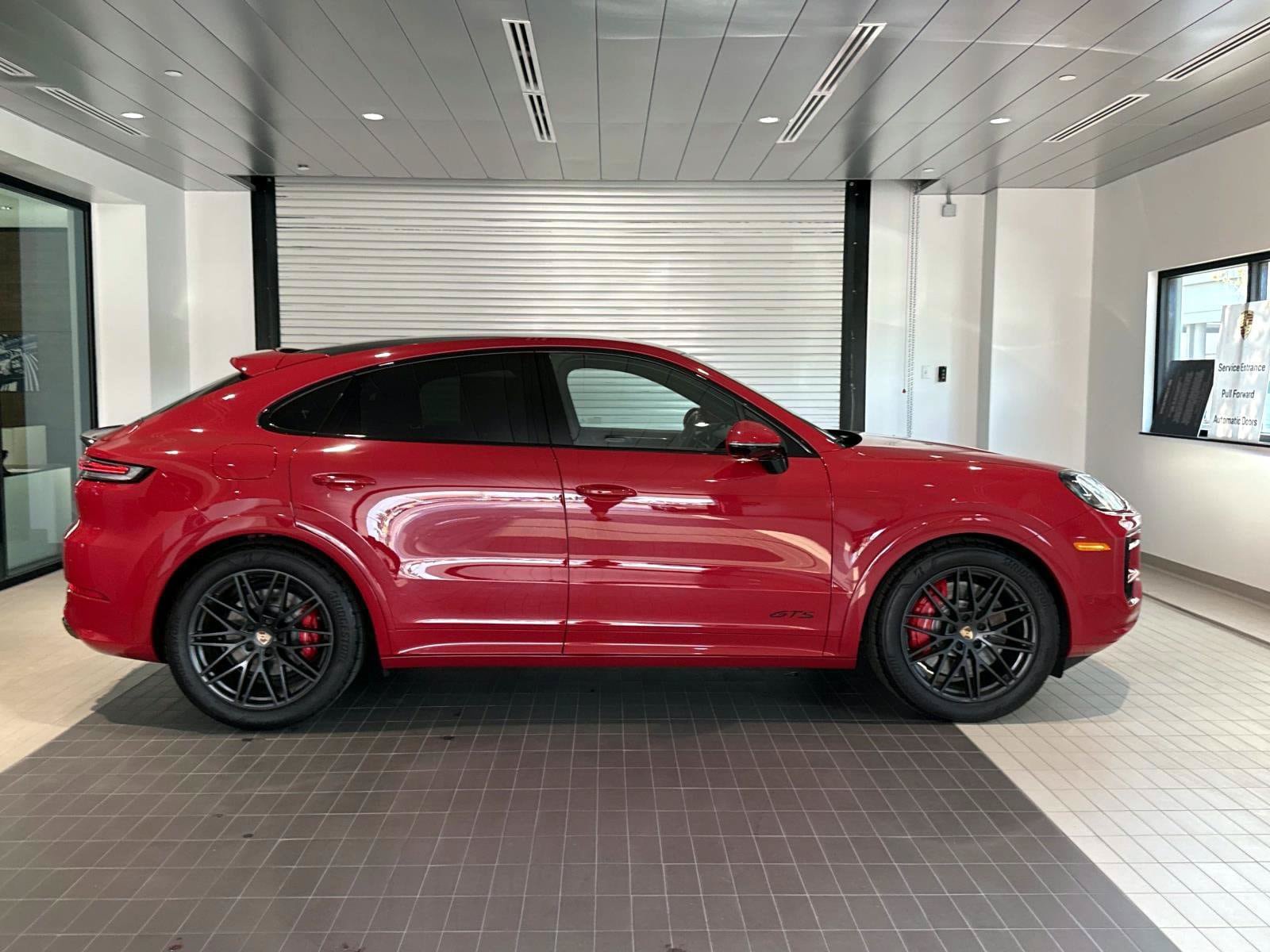 Used 2025 Porsche Cayenne GTS AWD/4WD image 7
