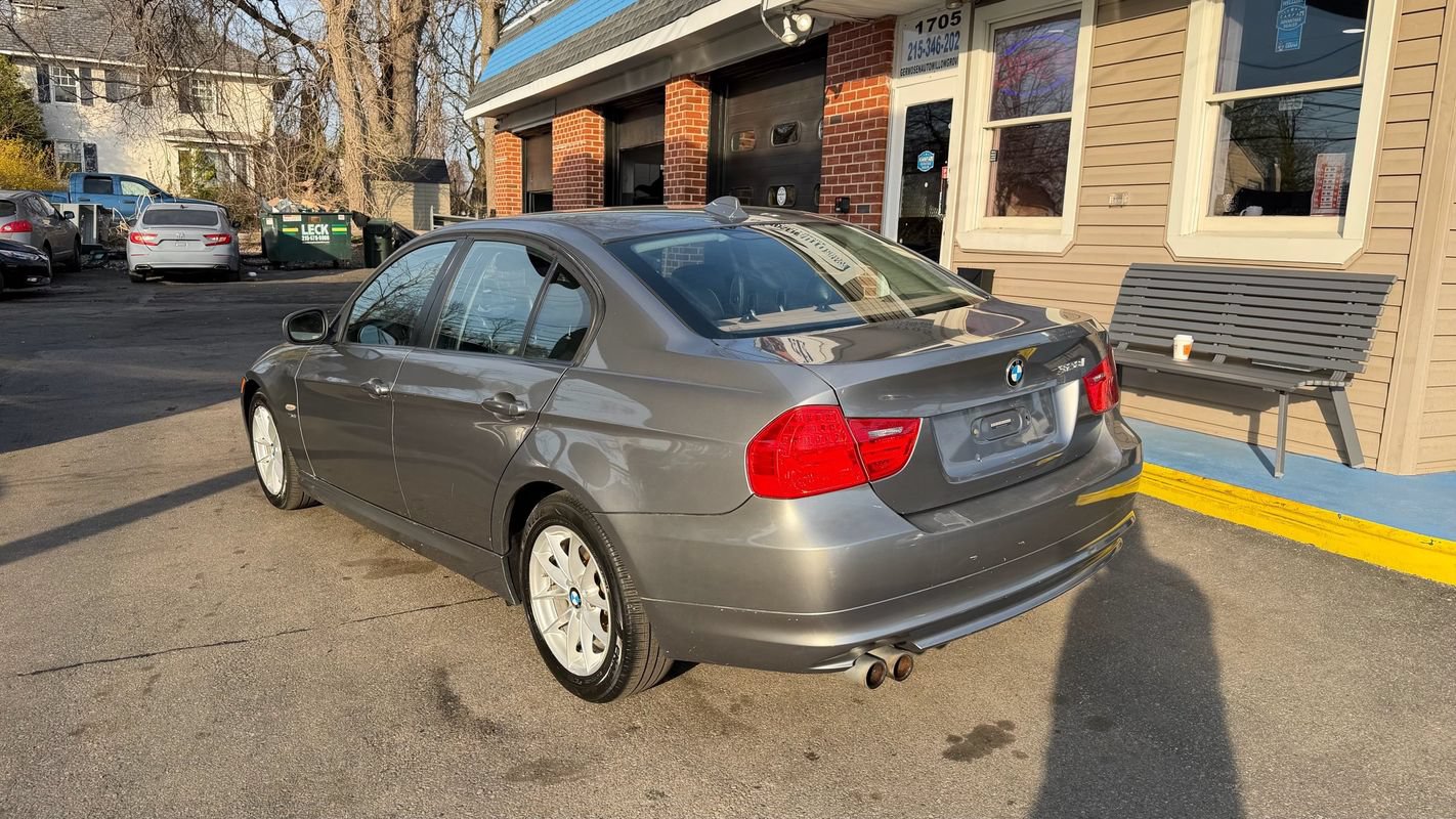 Used 2010 BMW 328i xDrive Sedan w/ Premium Pkg AWD/4WD image 4