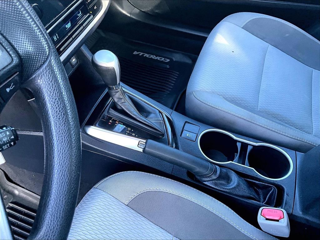 Used 2018 Toyota Corolla LE image 13