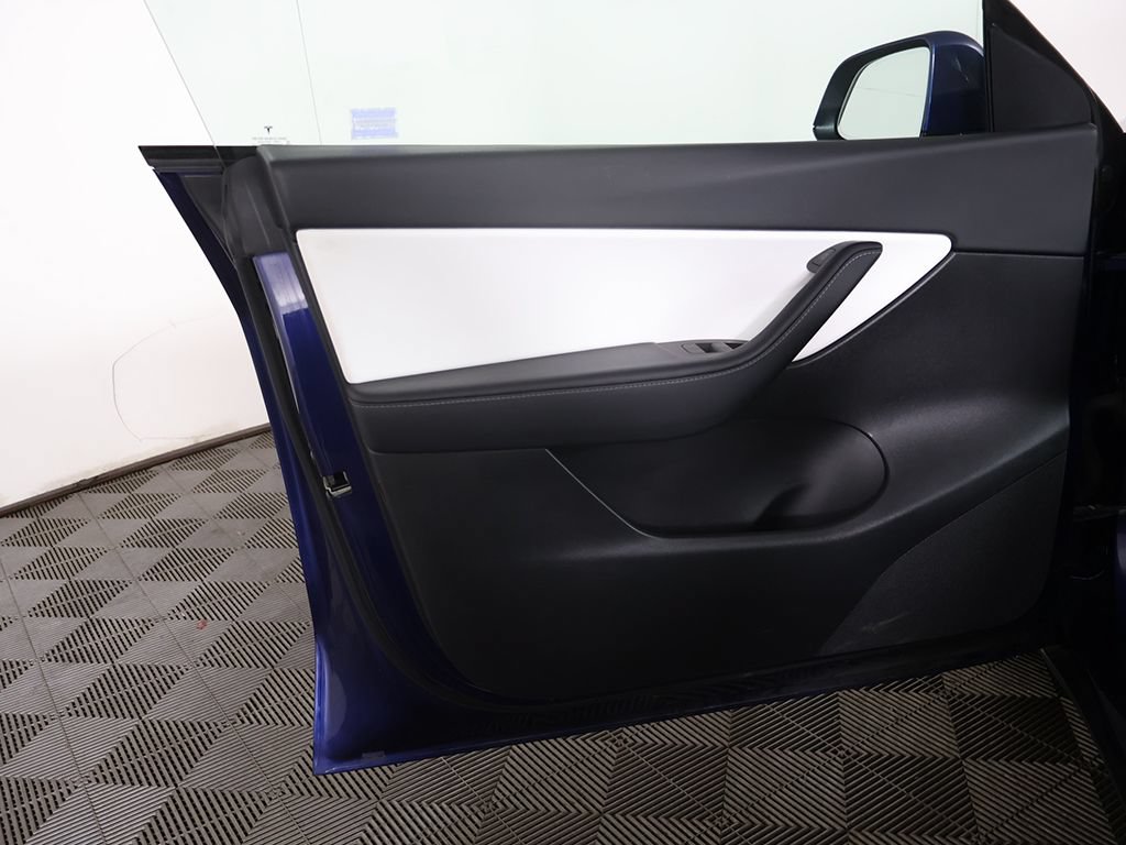 Used 2022 Tesla Model Y Long Range AWD/4WD image 18