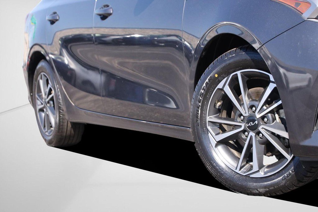 Used 2022 Kia Forte LXS image 3