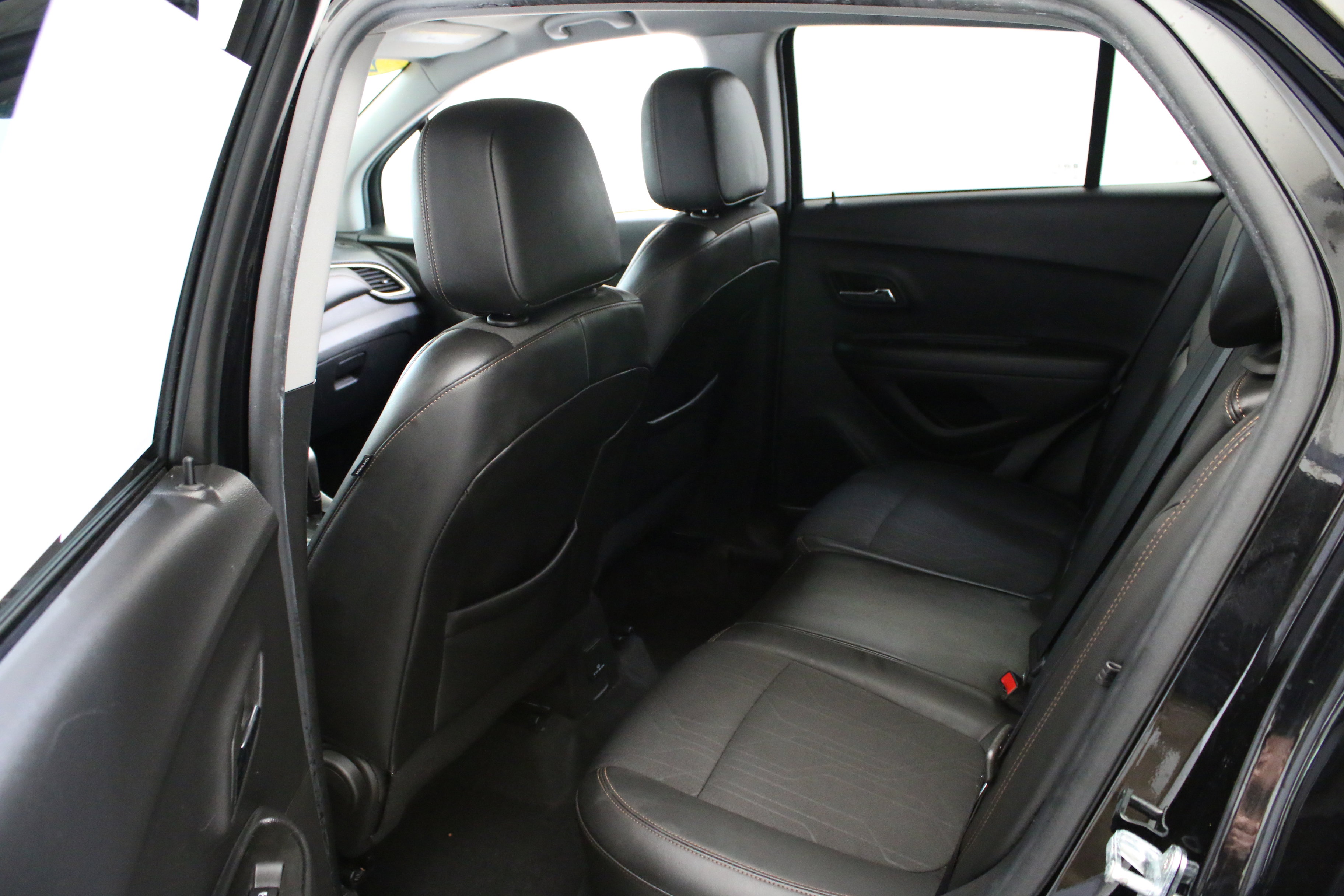 Used 2022 Chevrolet Trax LT w/ Midnight Edition image 26