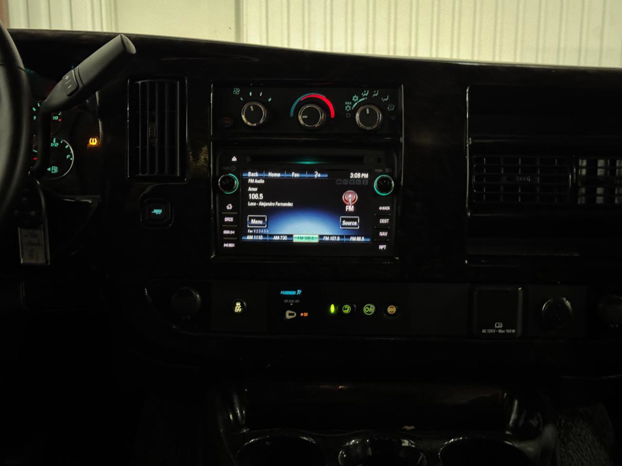 Used 2018 Chevrolet Express 2500 w/ Enhanced Convenience Package RWD image 21