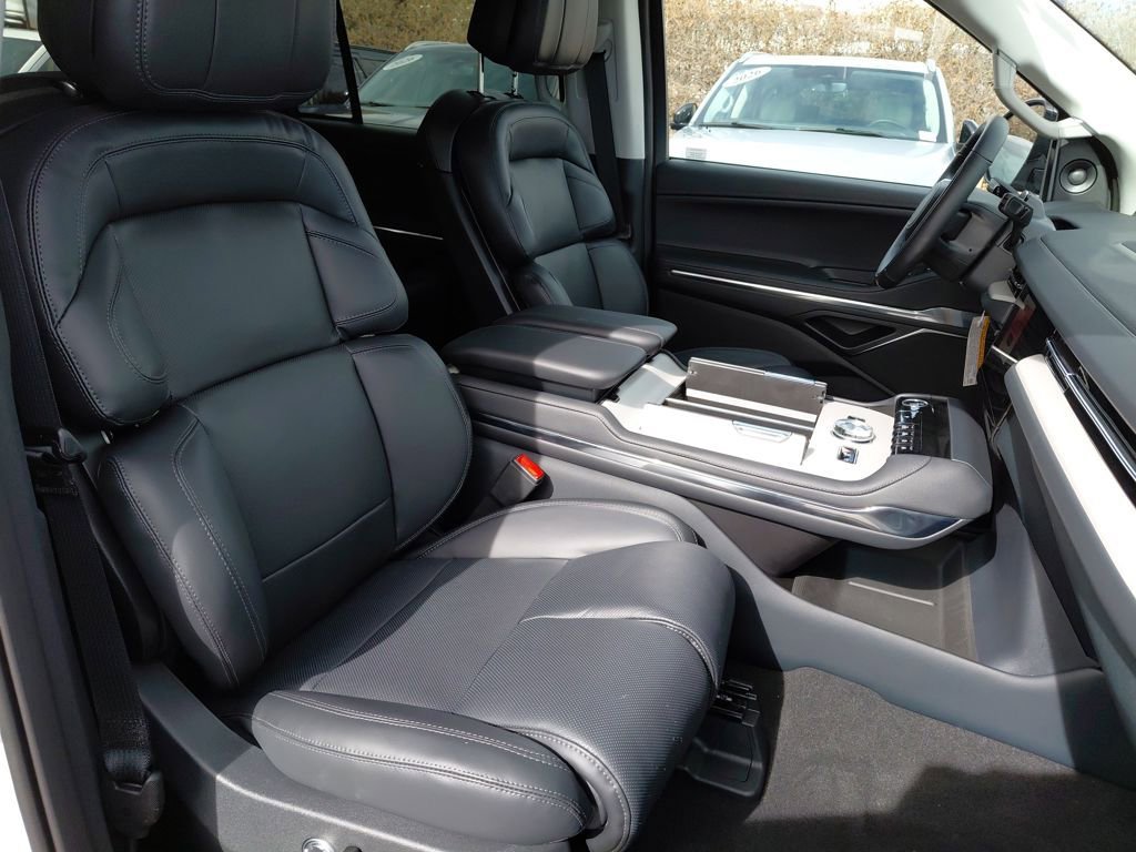 New 2026 Lincoln Navigator L Premier image 32