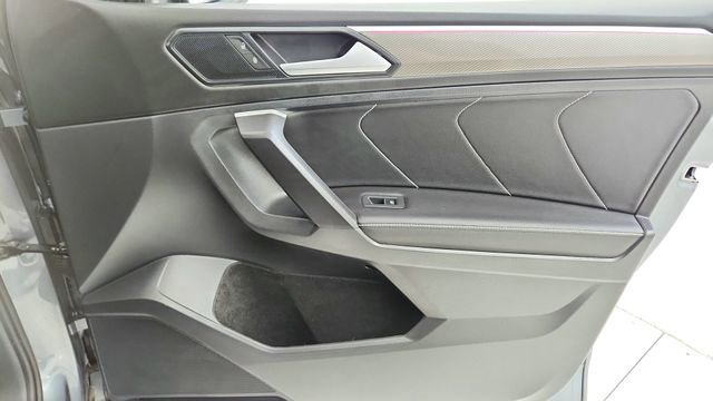 Used 2023 Volkswagen Tiguan SE R-Line image 23