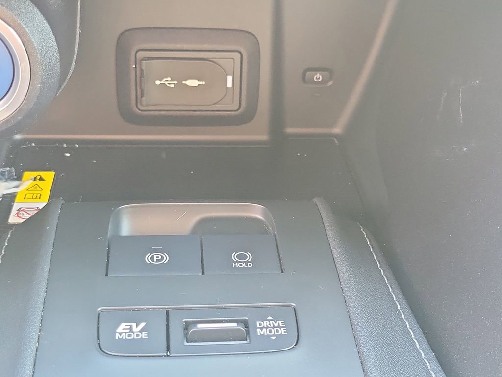 Used 2021 Toyota Venza LE image 31