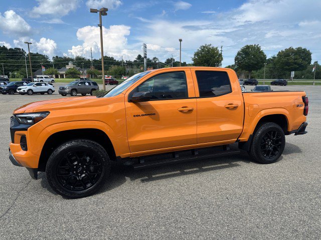 New 2025 Chevrolet Colorado Z71 w/ Technology Package image 2