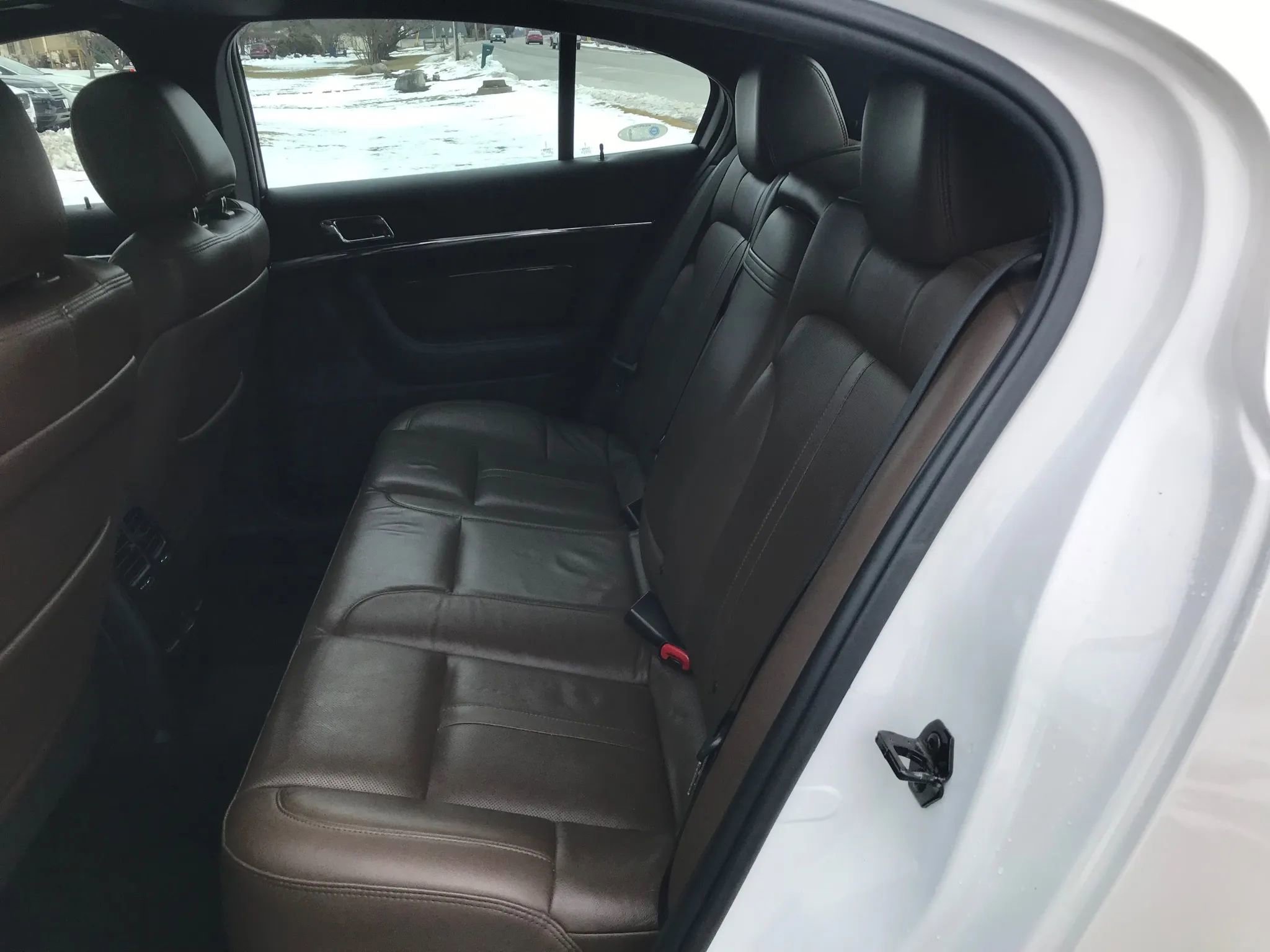 Used 2014 Lincoln MKS Sedan 4D w/ Equipment Group 101A image 3