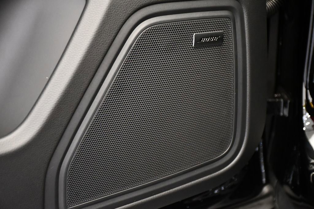 Certified 2025 Porsche Macan Turbo AWD/4WD image 37