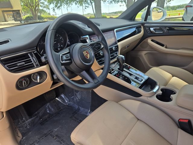 Used 2025 Porsche Macan Turbo AWD/4WD image 15
