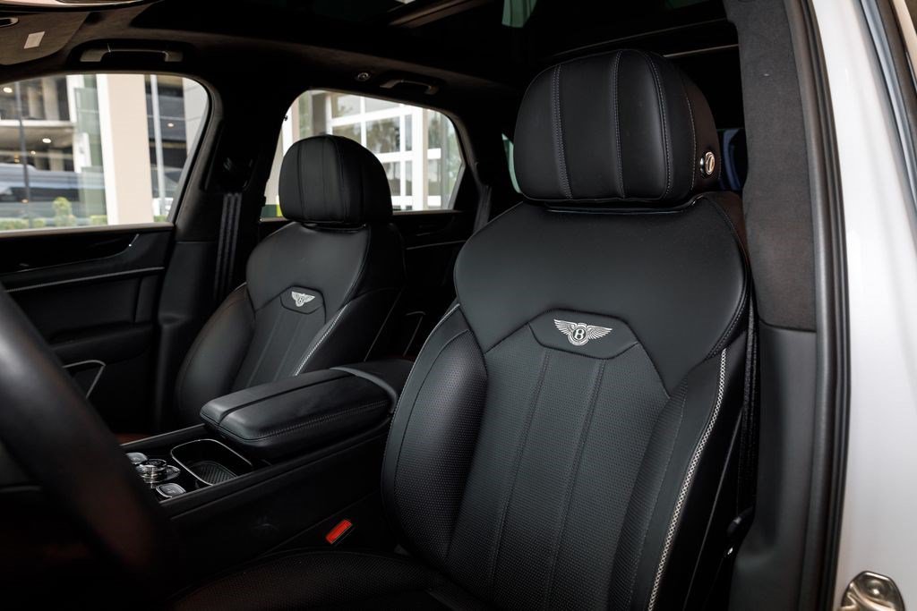 Used 2023 Bentley Bentayga AWD/4WD image 33