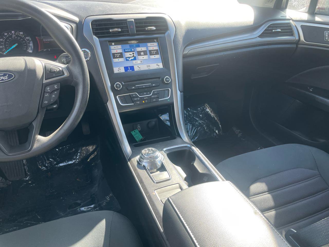 Used 2017 Ford Fusion SE w/ Fusion SE Technology Package image 39