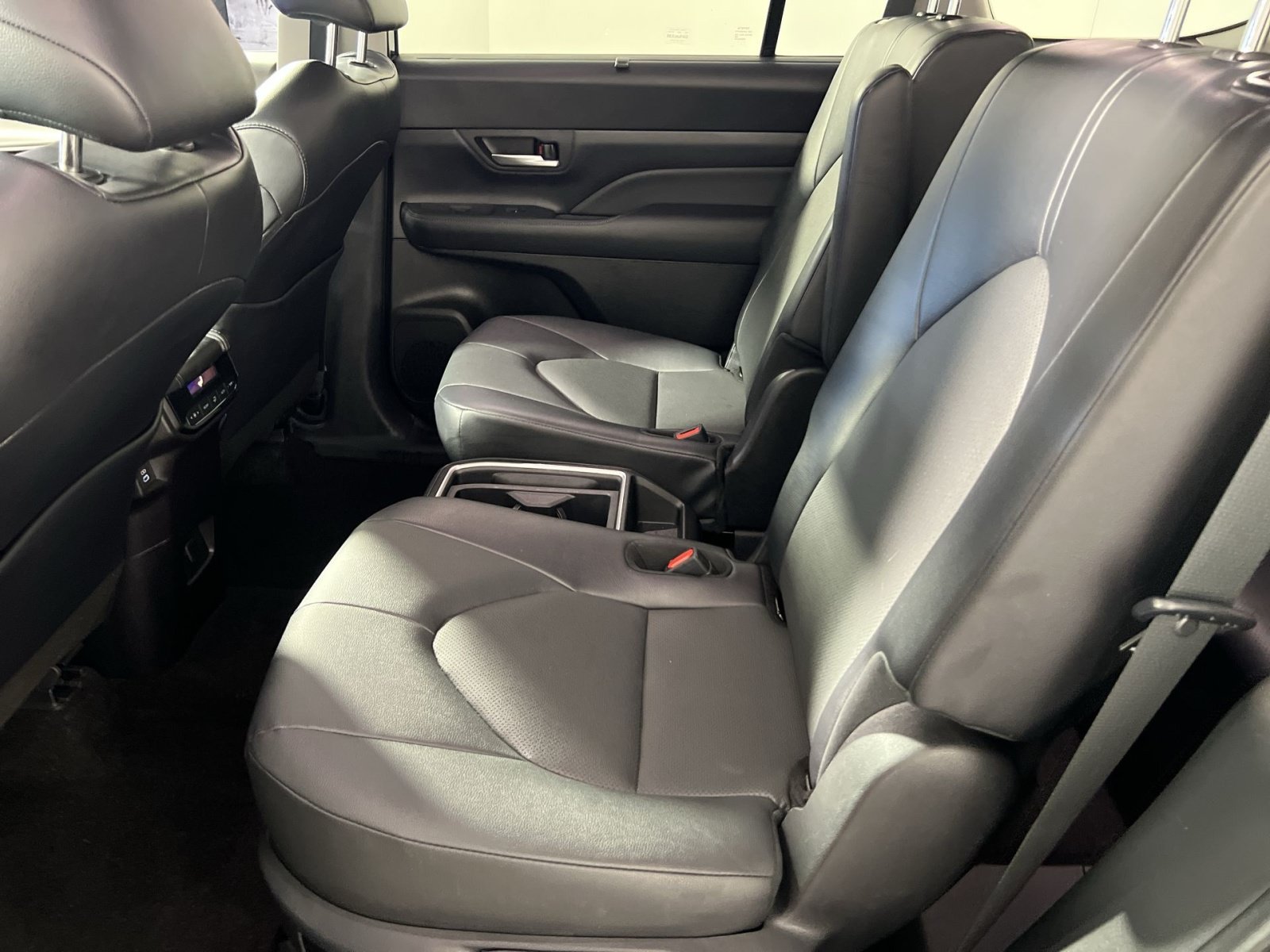 Used 2025 Toyota Grand Highlander AWD image 22