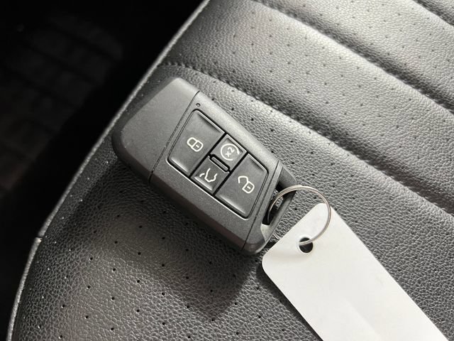 Used 2023 Volkswagen Tiguan SE FWD image 26