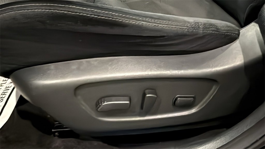 Used 2016 Nissan Rogue SV w/ SV Premium Package image 24