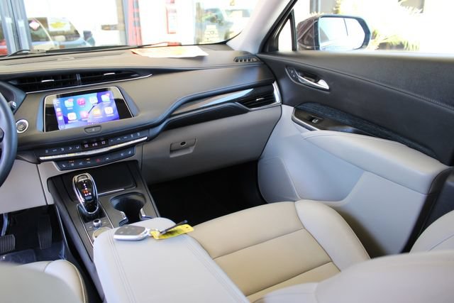 Used 2022 Cadillac XT4 Premium Luxury w/ Technology Package FWD image 13