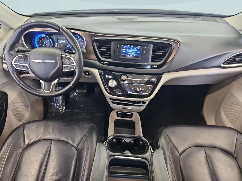 Used 2017 Chrysler Pacifica Touring-L FWD image 22