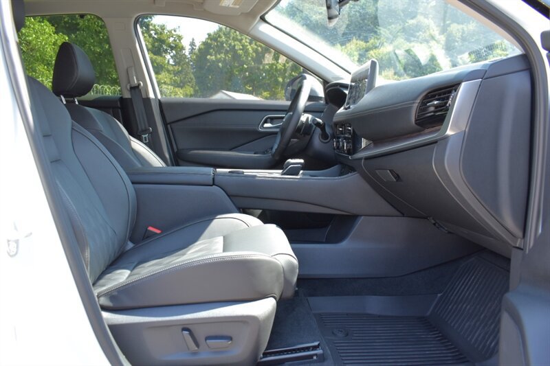 Used 2026 Nissan Rogue Platinum w/ Platinum Premium Package AWD/4WD image 32