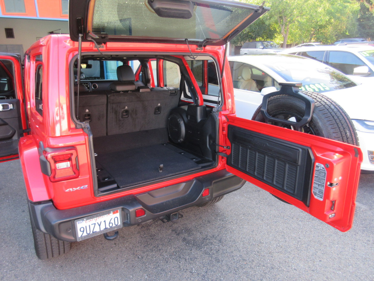 Used 2021 Jeep Wrangler Unlimited Sahara w/ Cold Weather Group image 32