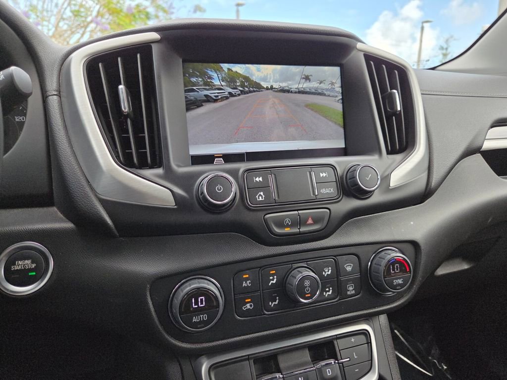 Used 2024 GMC Terrain SLT image 30