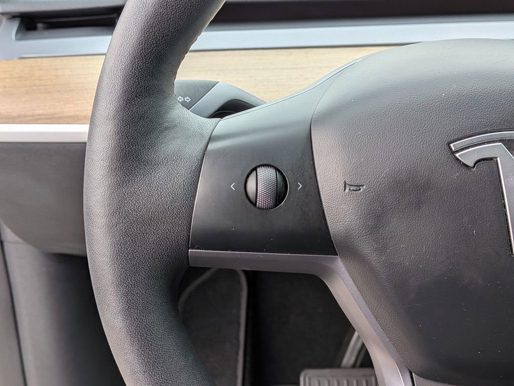 Used 2023 Tesla Model Y Long Range image 24