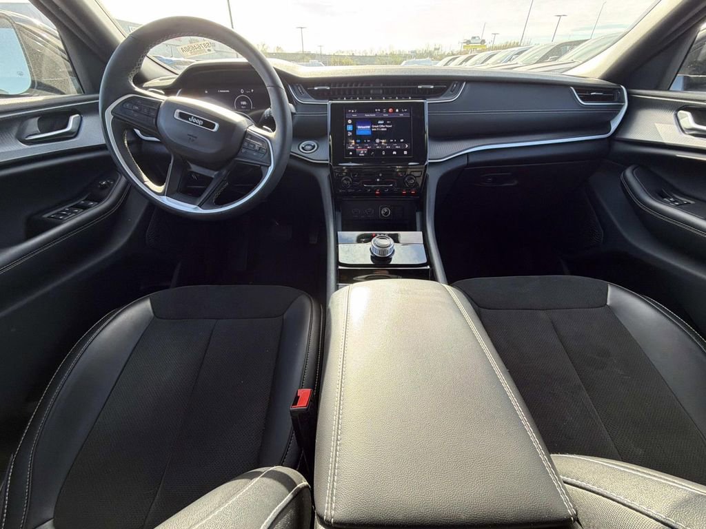 Used 2023 Jeep Grand Cherokee L Laredo image 19