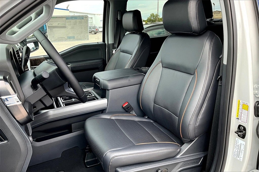 New 2026 Ford F250 Lariat w/ Black Appearance Package image 6