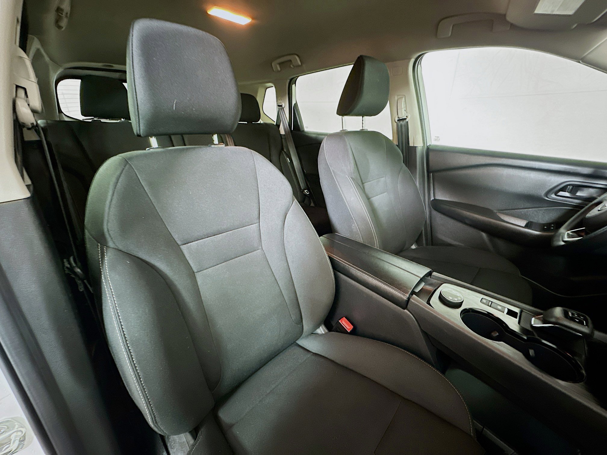 Used 2024 Nissan Rogue S image 25