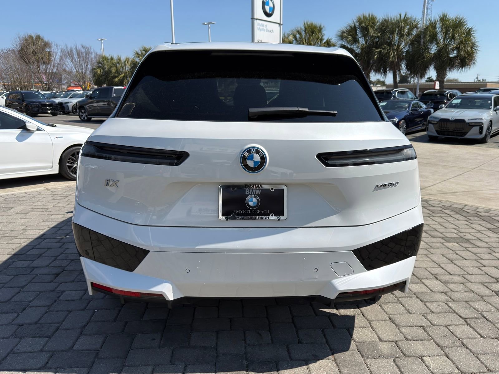 Used 2023 BMW iX xDrive50 w/ Sport Package image 10