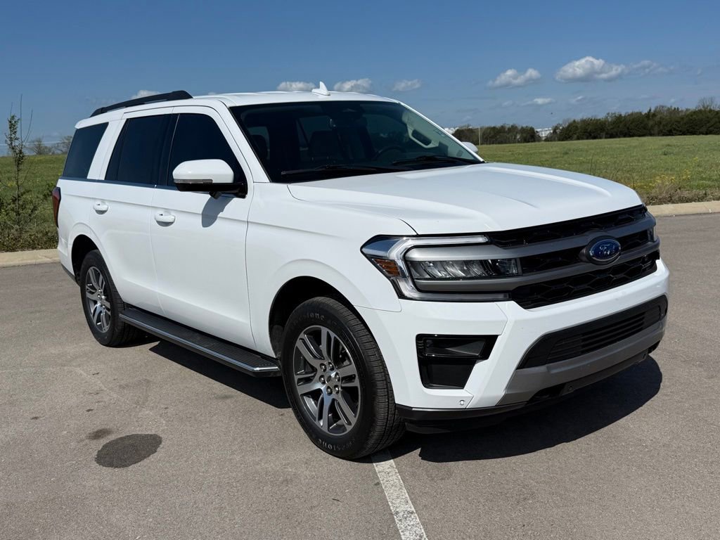 Used 2023 Ford Expedition XLT image 2