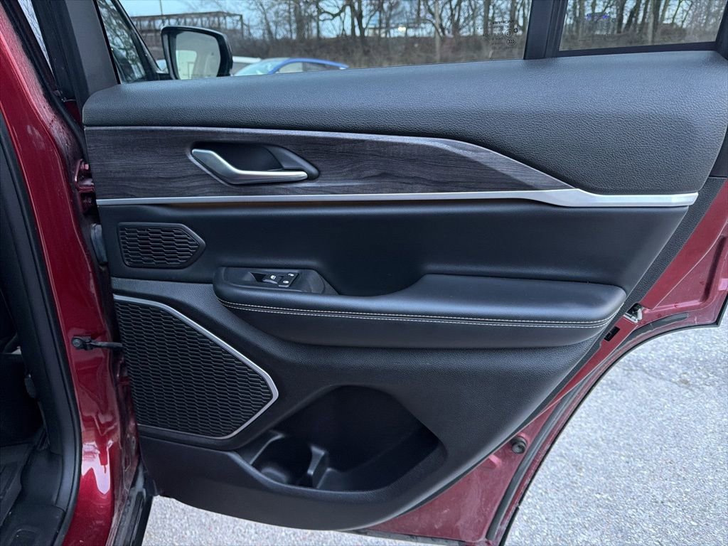 Used 2022 Jeep Grand Cherokee Limited image 25