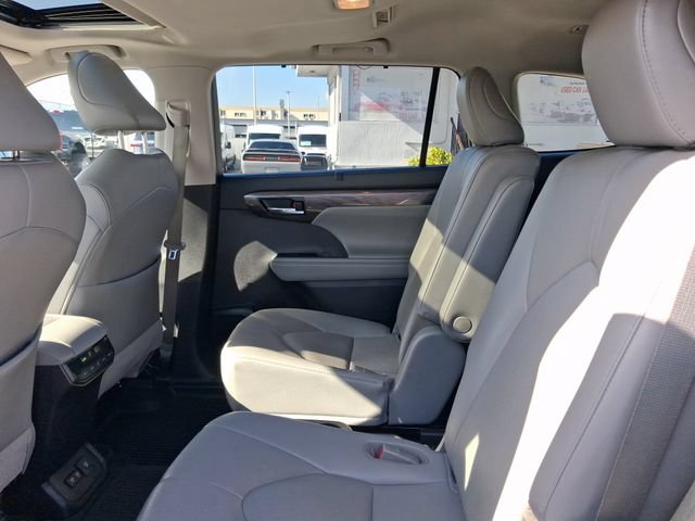 Used 2021 Toyota Highlander Limited AWD/4WD image 6