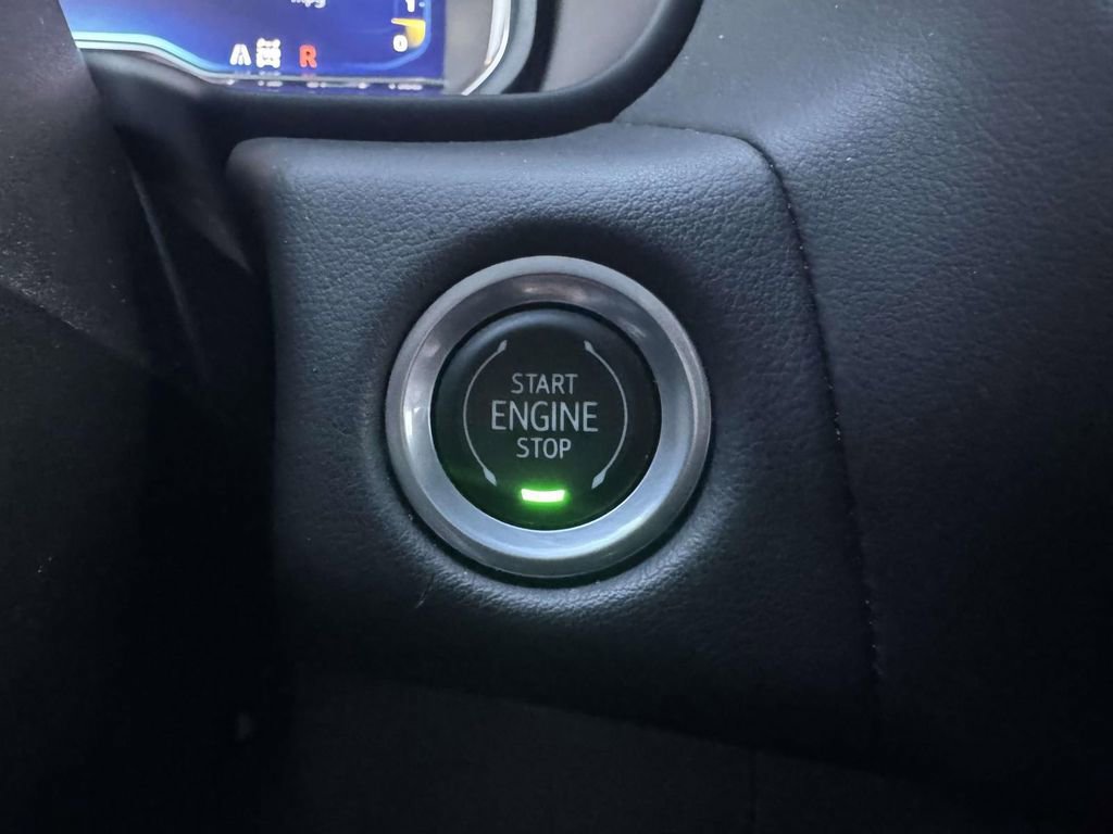 Used 2022 Chevrolet Suburban LT w/ Luxury Package image 20