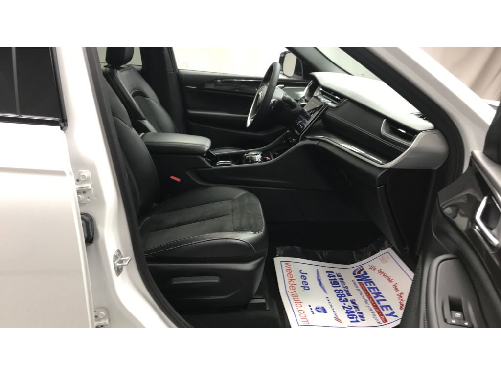 Used 2023 Jeep Grand Cherokee Altitude image 22