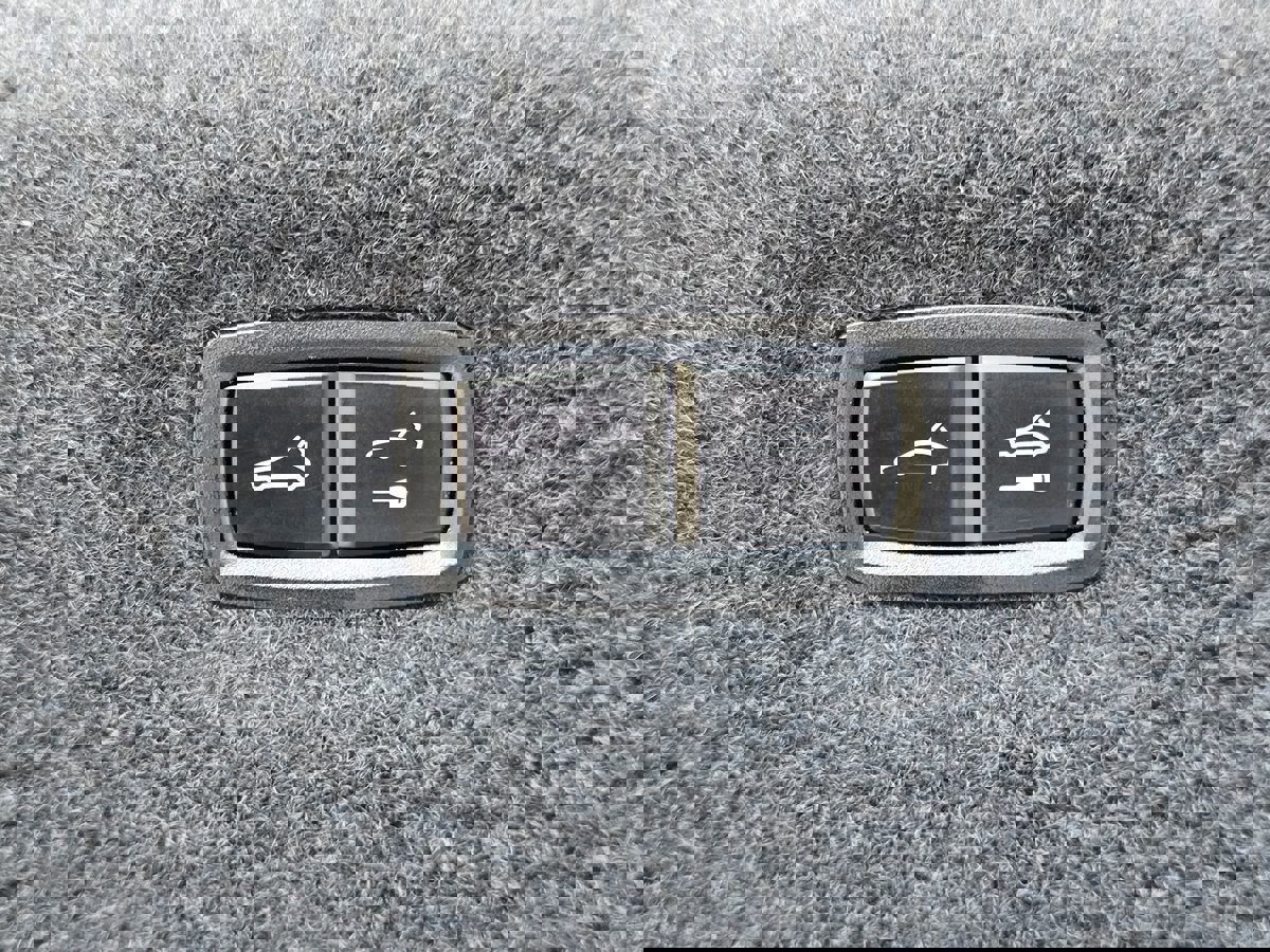 Used 2020 Porsche Taycan 4S w/ Premium Package image 66