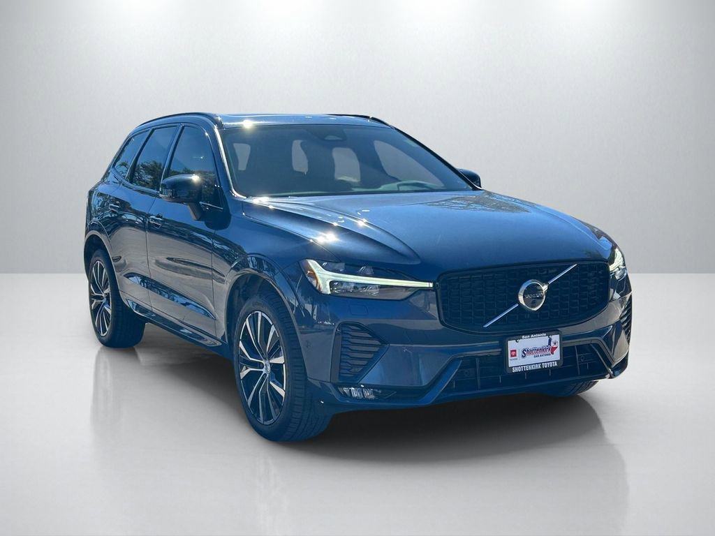 Used 2023 Volvo XC60 B5 Plus w/ Climate Package image 3