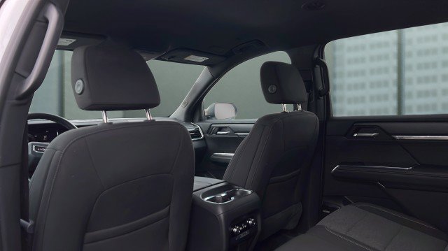 Used 2025 GMC Acadia Elevation image 9