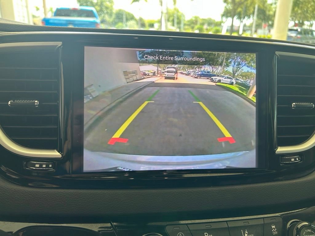 Used 2024 Chrysler Pacifica Touring-L FWD image 10