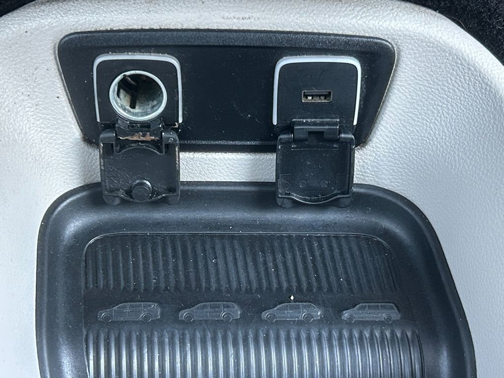 Used 2020 Chrysler Voyager Lxi FWD image 20