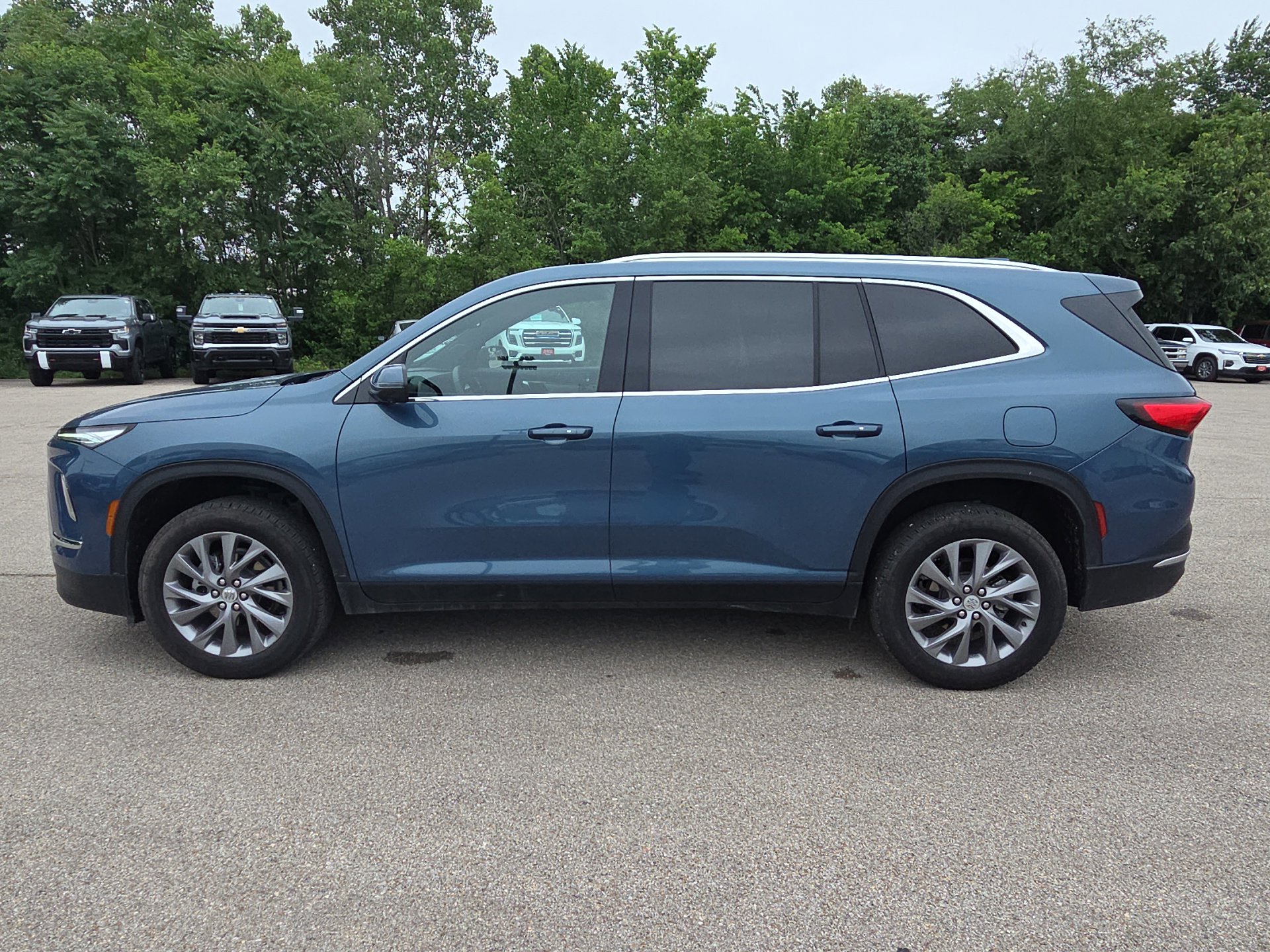 Used 2025 Buick Enclave Preferred FWD image 5