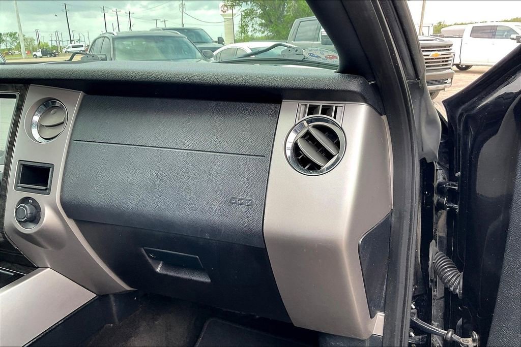 Used 2017 Ford Expedition EL Limited w/ Equipment Group 301A image 21